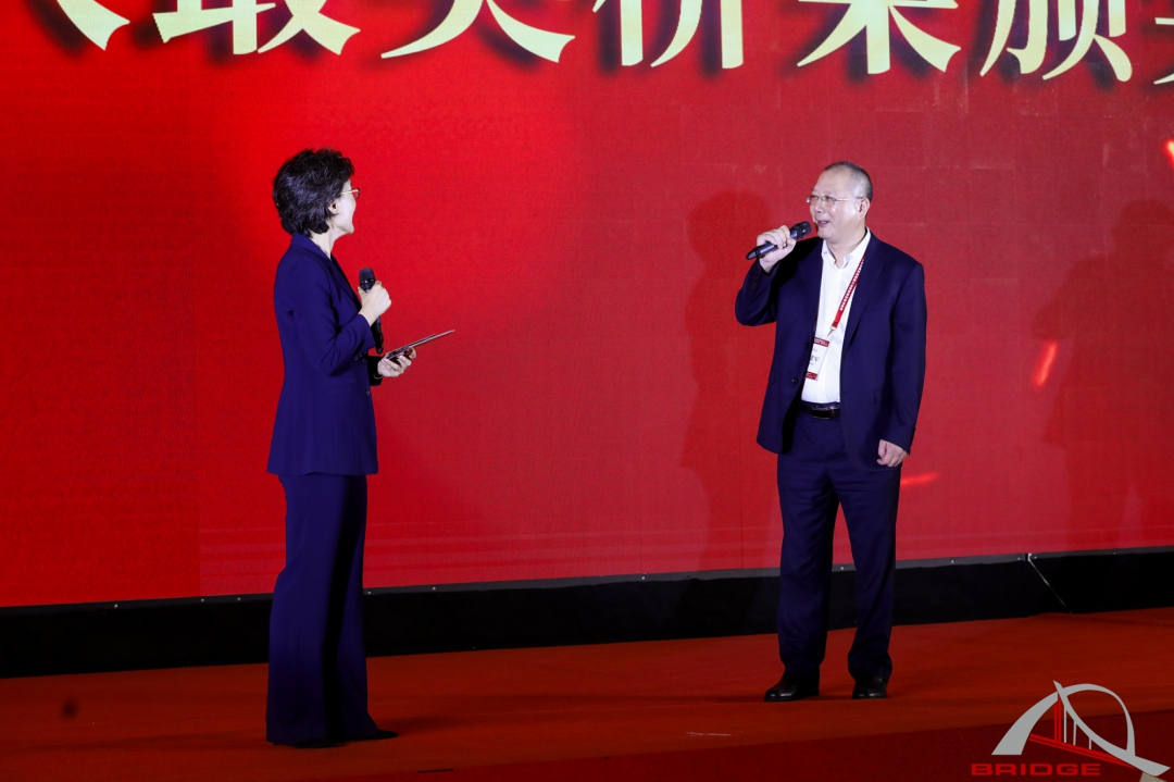 20231109863088.jpg 6向建軍接受董倩采訪.jpg