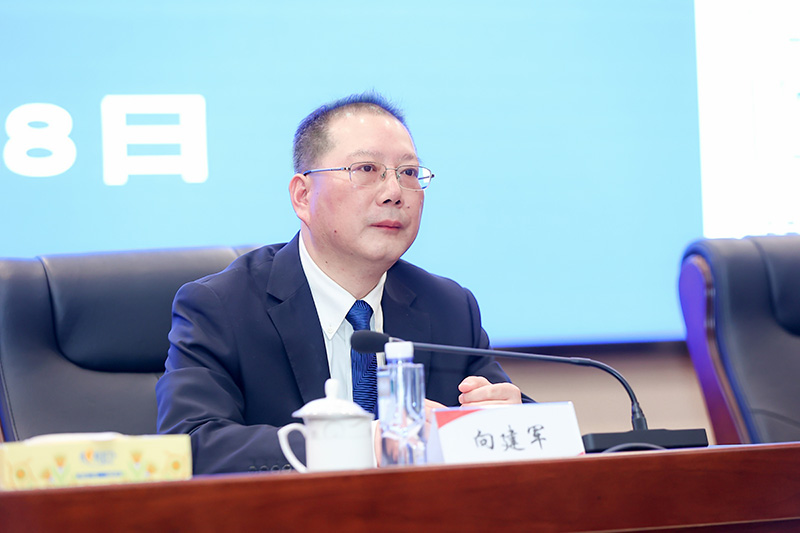 20240123755293.jpg 4向建軍在企業工作會議上部署改革發展工作.JPG